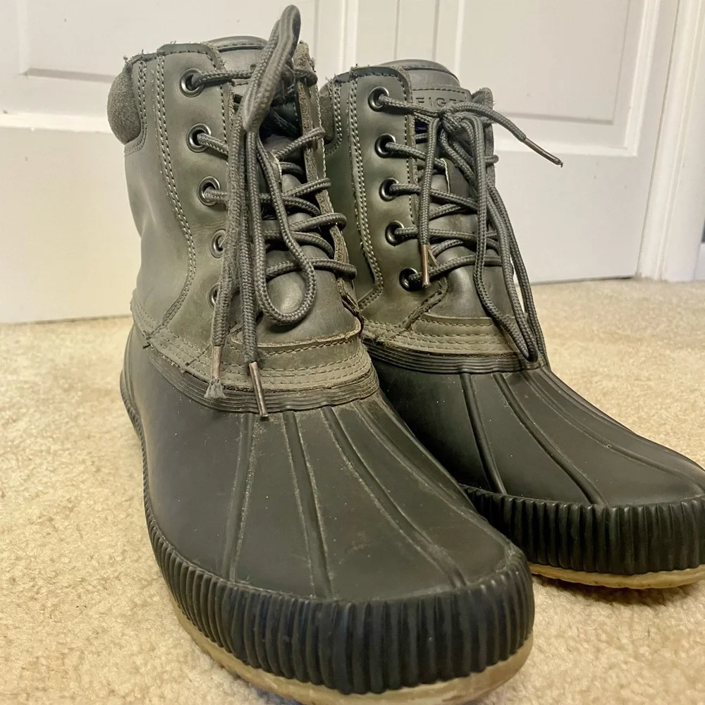 832. Tommy Hilfiger Sleek Waterproof Black Rain & Snow Duck Ankle Boots